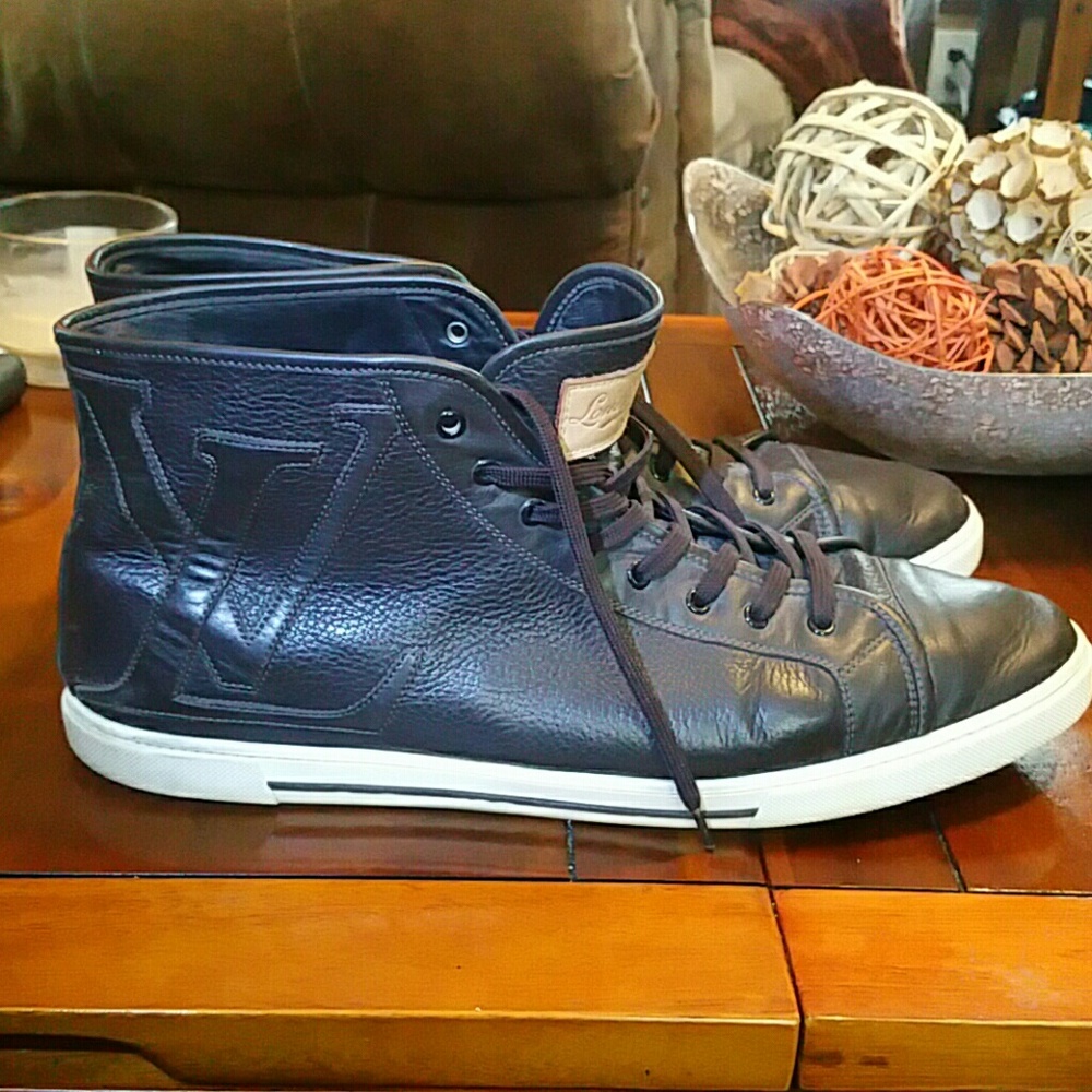 Louis Vuitton men's shoes sneakers.